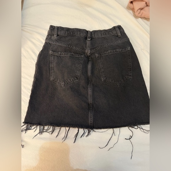 We The Free High Waisted Black Denim Mini Skirt Size 25 - Picture 4 of 5